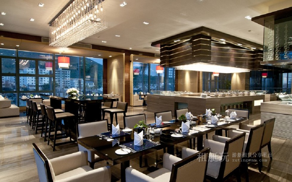 三亞鴻洲國(guó)際游艇會(huì)碼頭