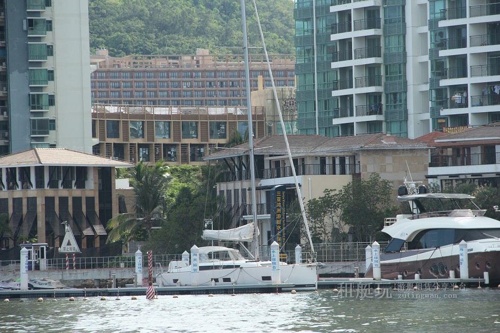 三亞鴻洲國(guó)際游艇會(huì)碼頭